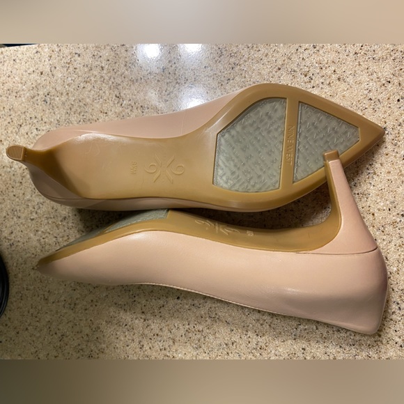 *SOLD* Nine West nude pumps. size 8.5. - Picture 2 of 4